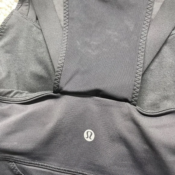 Lululemon Running In The City Tank Color Black Size 4 - Picture 6 of 6